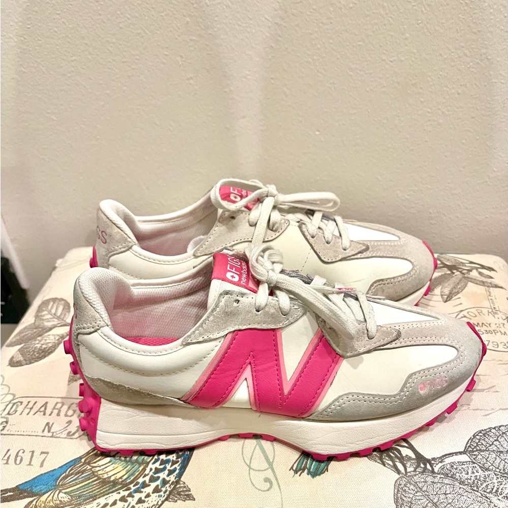 New Balance 327 x FIGS Pink, white/cream
Size Women’s 9.5 - Picture 3 of 13